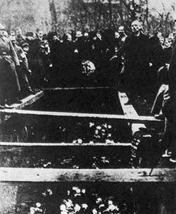 德国柏林工人总罢工并武装起义（历史上今天lssjt.cn）