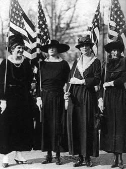 本世纪初女权运动迅速发展（转自：历史上的今天。中国）